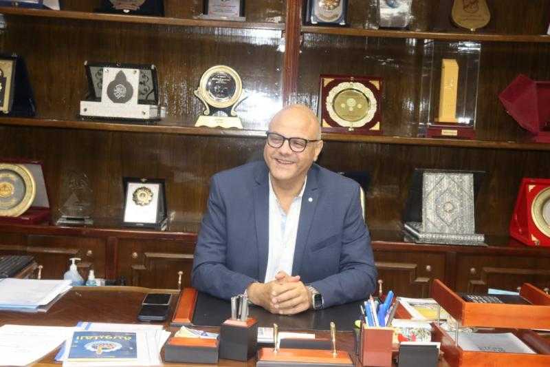 محافظ القليوبية يستقبل لجنة المشروعات الخضراء والذكية