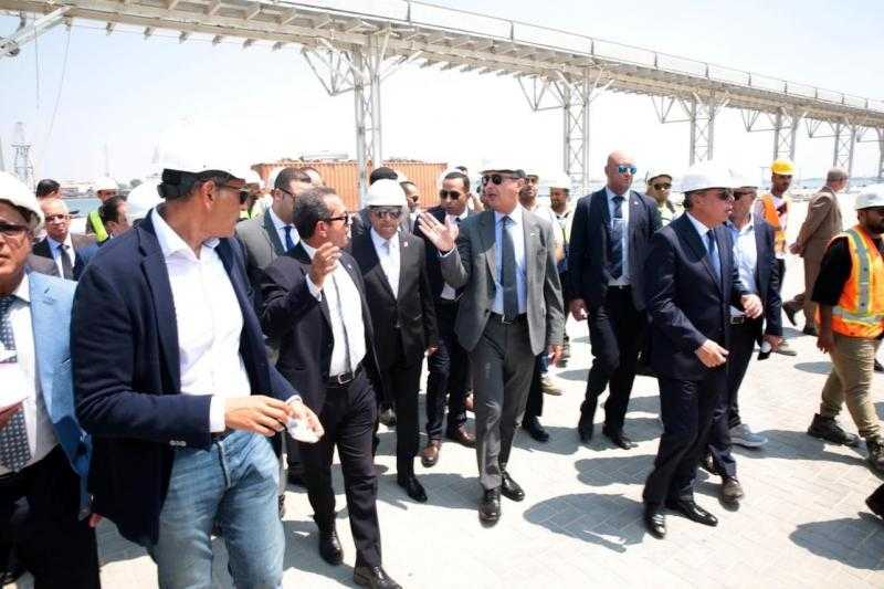 وزير التموين والتجارة الداخلية ومحافظ بورسعيد يتفقدا الأعمال الإنشائية لصومعة ميناء غرب بورسعيد