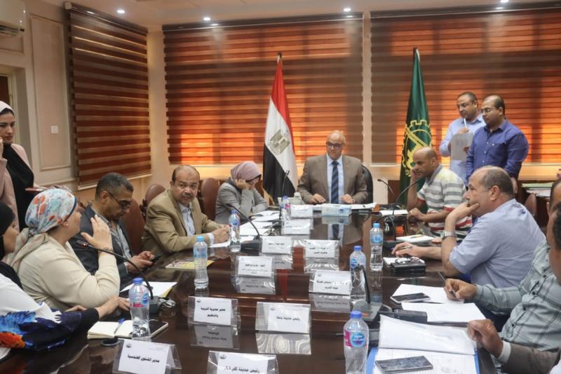 في أول لقاء للمواطنين.. محافظ القليوبية يبحث 31 طلبا وشكوى على مدار خمس ساعات متواصلة